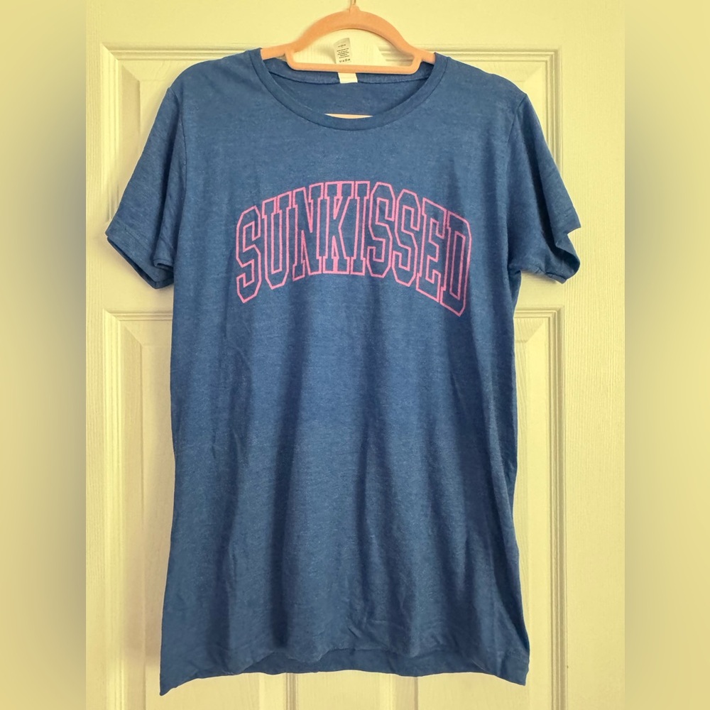 NEW Women’s Blue 'Sunkissed' Graphic T-Shirt size small